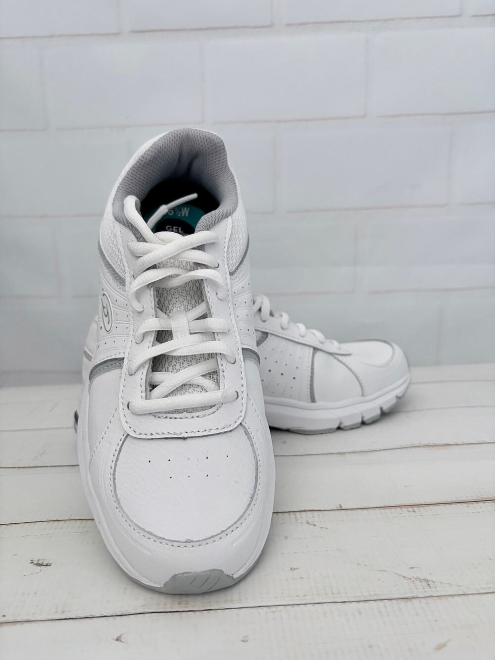 Dr. Scholl's NWOT White Leather Women's Gel Cushion Sneakers Size 6.5W
